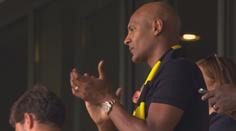 VIDEO: Dortmund podporoval nemocný Haller. Bez vlasů a se smutkem v očích