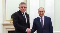 Fico ostrouhal. Putin na něj zapomněl ve svém seznamu, žehlit to musel Peskov