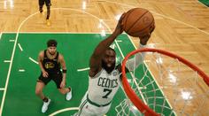 Golden State nestačilo ani Curryho 31 bodů. Boston se ujímá ve finále vedení