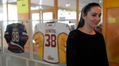 Dojatá vdova po Demitrovi. Zesnulý hokejista se v NHL dočkal velké pocty