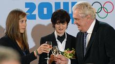 Prezident Zeman gratuloval k medailím. Všech šest v jeden den!