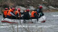 Raft s pěti lidmi se převrátil na Kamenici. Jedna žena zemřela