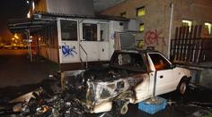 V pražské Michli řádí žhář. Hořelo auto, motorka i kontejner