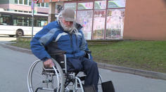 Invalida (69) jel po amputaci nohy domů. Dvojice lupičů ho obrala o všechno