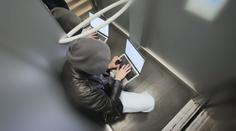 Policie obvinila muže z podvodů za 30 milionů. Nabízel falešný prodej počítačových serverů