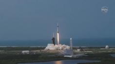 ŽIVĚ: Druhý pokus! Raketa firmy SpaceX Falcon 9 startuje dnes v noci