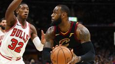 Cleveland ukončil vítěznou sérii Chicaga, LeBron si připsal 34 bodů