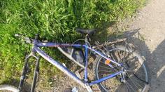 Opilý řidič srazil cyklistu bez přilby! Cyklista teď leží v kritickém stavu v nemocnici!