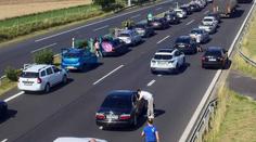 Tři nehody blokovaly dálnici D6. Kamion vjel do protisměru, tvořily se kolony