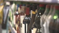 Vláda zvažuje omezení prodeje alkoholu. Navíc by mohl zdražit