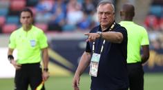 Jako ve videohře. Kouč vedl zápas přes telefon, maličkou zemi dostal na MS