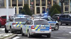 Zásah policie na Karlově univerzitě. Studenty vyděsil mladík s černou taškou