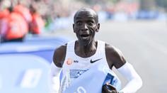 Kipchoge opět posunul hranice lidských možností. Vylepšil maratonský rekord