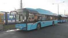 Muž uklízel autobus a nechtěl vystoupit. Podle policie byl na drogách