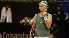 Bouzková je na French Open ve druhém kole, postoupila i Siniaková
