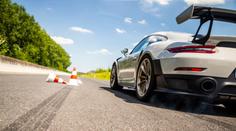 Tohle je adrenalin! Slavili jsme na okruhu za volantem porsche