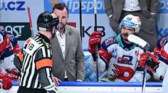 Třinec otočil finálový duel, řeší se ale sporný gól. Proč Pešán nesáhl po výzvě?