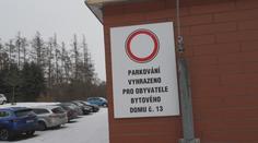 Obyvatelé sídliště v Jihlavě vyzráli nad placeným parkováním