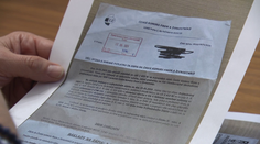 Lidé dostávají podivné obsílky. Ví se, kdo za nimi stojí, úřady ale nemohou zakročit