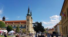 Lidé přijeli na Velehrad uctít Cyrila a Metoděje, mši bude sloužit Duka