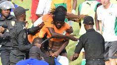 Fotbalový trapas v Africe. Gervinho přišel o trenky, byl u toho i Bony