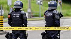Muž zaútočil na děti v obchodním centru. Tři jsou zraněné