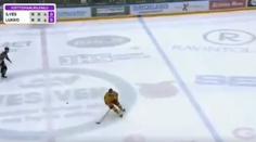 Jako Brad Marchand! Hokejista při nájezdu totálně selhal