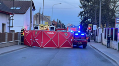 Ženu srazil v Neratovicích vlak, je vážně zraněná. Letěl pro ni vrtulník