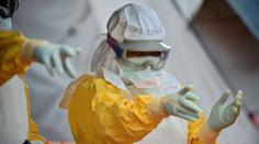 Epidemie eboly je jiná než ty předchozí. Na něco takového lékaři nebyli připravení