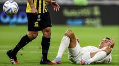 Al Nassr padl v souboji o čelo. Ronaldo máchal rukama, pak spálil tutovku
