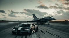 Fascinující závod. Hypersport vyzval vojenskou stíhačku, kdo byl rychlejší?
