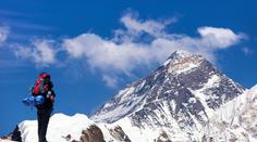 Nepálské úřady vydaly rekordní počet povolení k výstupu na Mount Everest