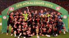 Leverkusen slaví double. Bayer přetlačil Kaiserslautern nejtěsnějším rozdílem