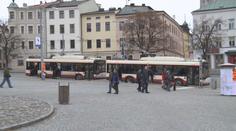 Řidič chtěl vykázat výtržníky z MHD. Tvrdě si to s ním vyřídili