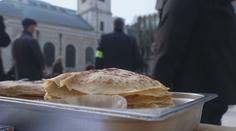 Mistři londýnských cechů se utkali v netradiční disciplíně. Obraceli palačinky