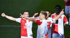 Derby znovu ovládla Slavia. Spartě dala tři góly a útočí na double