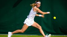 Bouzková vyřadila další nasazenou hráčku a je v osmifinále. Veselý končí