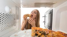 Jak ohřát pizzu v mikrovlnce, aby byla dobrá? Jednoduchý trik!