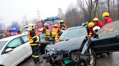 Pět nehod zaměstnalo záchranáře, jedna z nich skončila tragicky