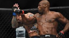 Jon Jones zničil Smithe a dál je šampionem, Lawler se zlobí