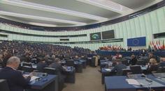 Nové klimatické cíle a podpora Ukrajiny. Europoslance čeká důležité zasedání