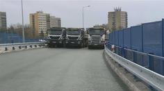 Přerovu se uleví od aut. Technici dokončují stavbu nového mostu