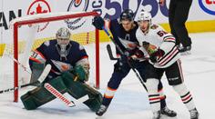 Oilers využili služby nouzového brankáře. Kvůli McDavidovi si dokonce zachytal