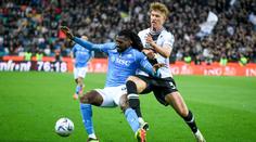 Neapol přišla v závěru o důležité tři body. Úspěch pro Udinese vystřelil Success