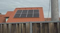 Lidé v Jemnici bojují s památkáři kvůli fotovoltaice. Mají ze střech sundat panely