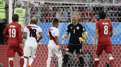 Dánsko přežilo penaltu i velké šance Peruánců. Zářil Schmeichel