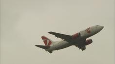 Omikron komplikuje leteckou dopravu. Aerolinky zrušily skoro osm tisíc spojů