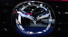 Další automobilka mění tradiční logo. Hlavně kvůli chytrým telefonům