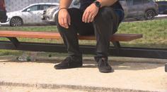 Kuriózní lavičky v hlavním městě. Senioři se jich bojí, mladí mají problémy vstát