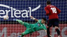 Brankář zázračným zákrokem vykopnul penaltu a zachránil bod